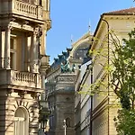 Divadelni - Historic Center & Steps From Charles Bridge דירה