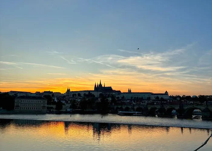 Divadelni - Historic Center & Steps From Charles Bridge Lejlighed Prag
