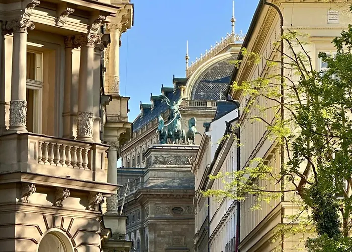 Divadelni - Historic Center & Steps From Charles Bridge Apartmán